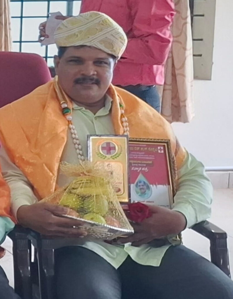 ವಿಶ್ವ ರಕ್ತದಾನಿಗಳ ದಿನಾಚರಣೆ: ಸಾಮಾಜಿಕ ಕಾರ್ಯಕರ್ತ ರಮೇಶ ಕರ್ಕೇರ ಉಗ್ಗೆಲ್ಬೆಟ್ಟು ಅವರಿಗೆ ಭಾರತೀಯ ರೆಡ್ ಕ್ರಾಸ್ನಿಂದ ಗೌರವ ಸನ್ಮಾನ