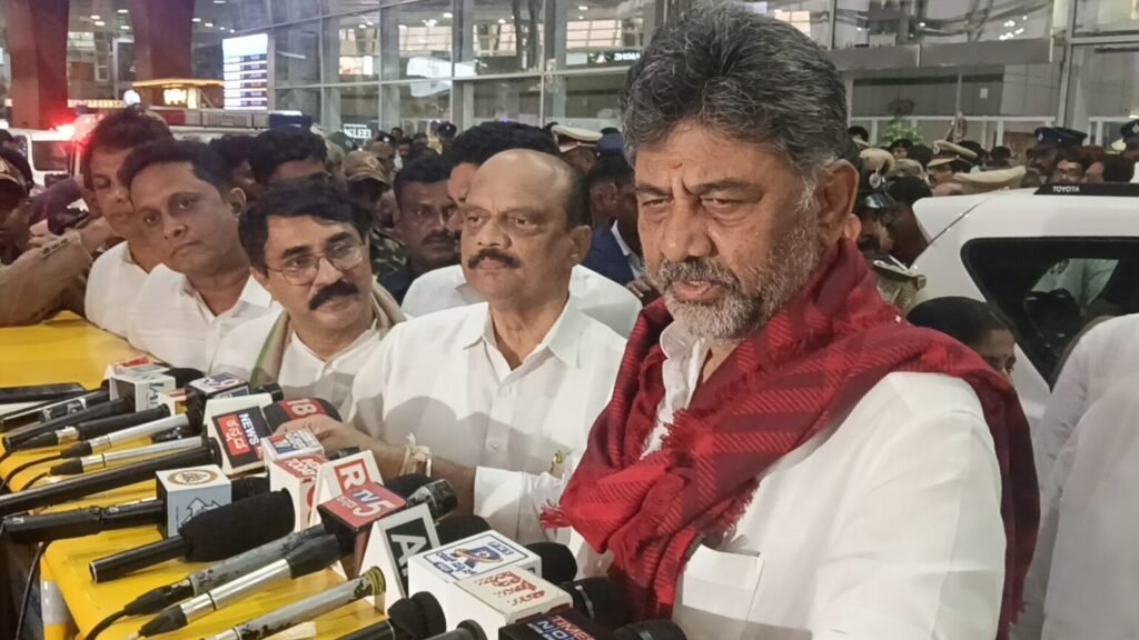 ಕರಾವಳಿ ಅಭಿವೃದ್ಧಿಗೆ ಹೊಸ ರೂಪ ನೀಡುವ ಉದ್ದೇಶದಿಂದ ಮಂಗಳೂರಿನಲ್ಲಿ ಸಚಿವ ಸಂಪುಟ ಸಭೆ: ಡಿ.ಕೆ. ಶಿವಕುಮಾರ್ ಕಸ್ತೂರಿ ರಂಗನ್ ವರದಿ, ಬರ ಪರಿಸ್ಥಿತಿ ಕುರಿತು ವಿಶೇಷ ಅಧಿವೇಶನದಲ್ಲಿ ಚರ್ಚೆ